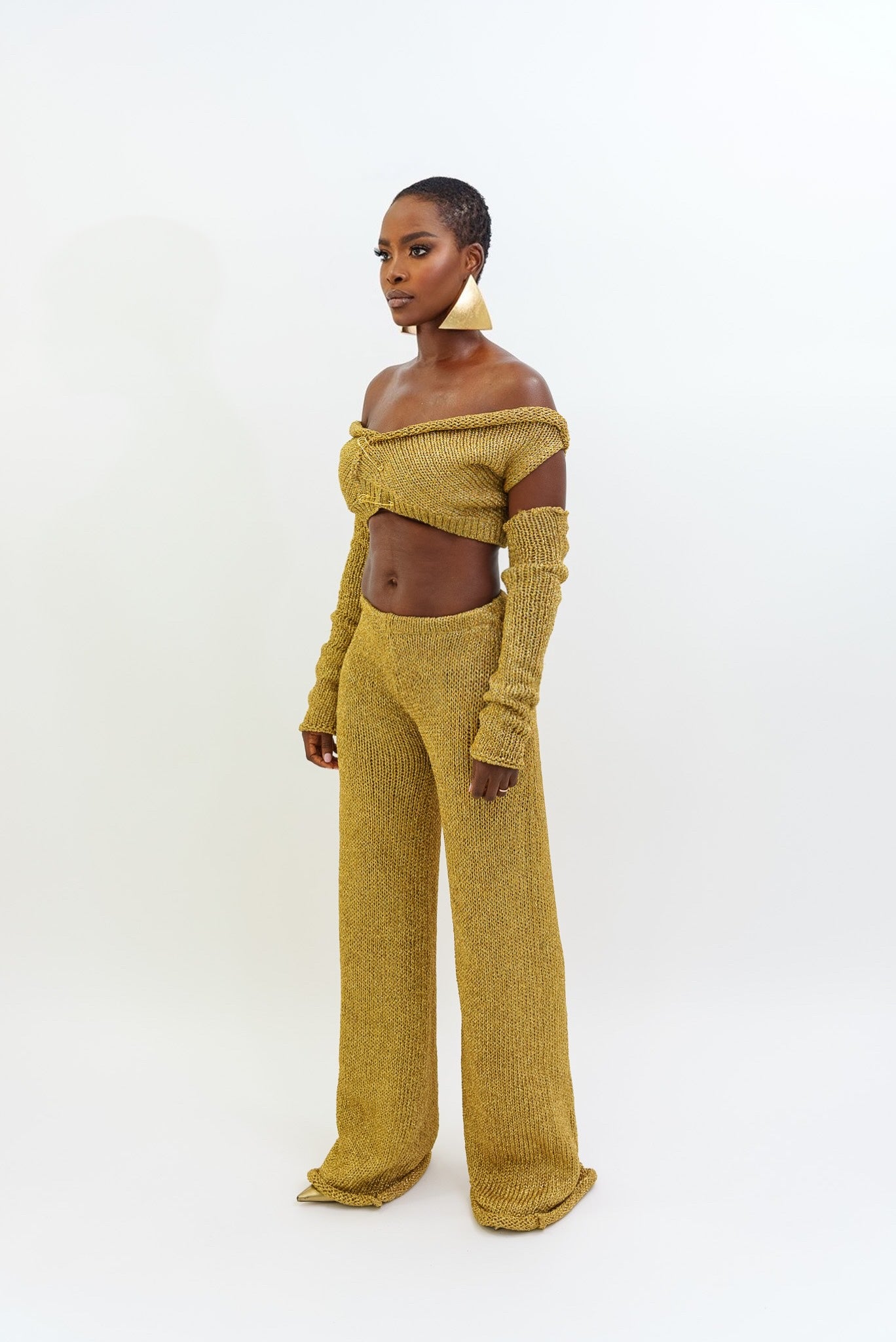 Off the shoulder lurex knited top