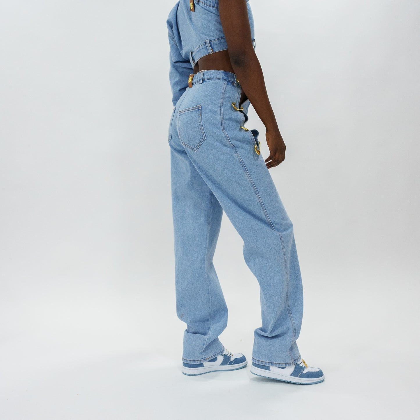 Safety pins denim pants